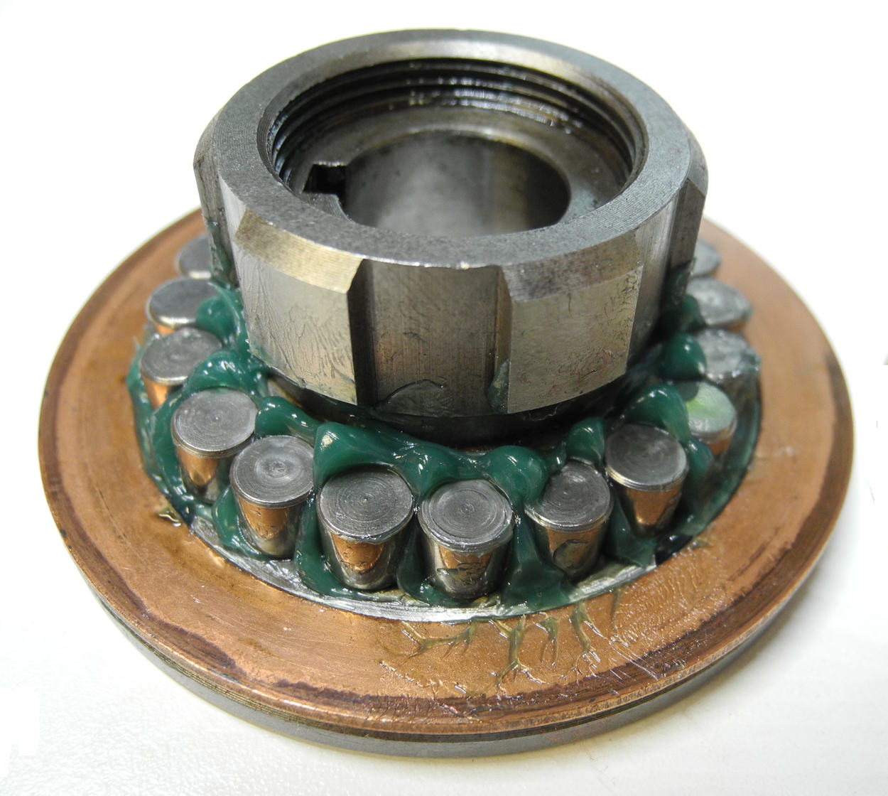 Photo showing a copper-clad thrust washer installed on the clutch hub