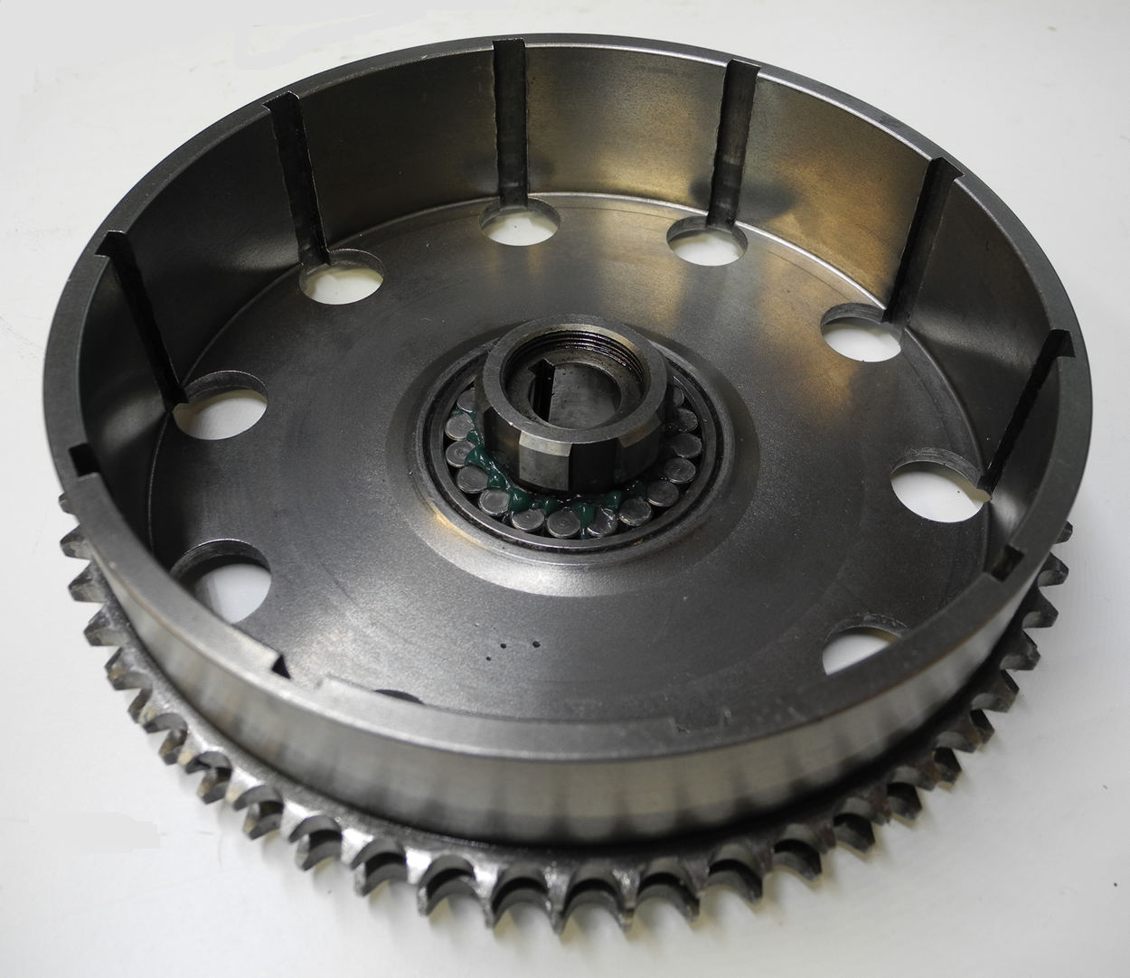 Photo of the duplex sprocket intalled over the rollers and clutch hub